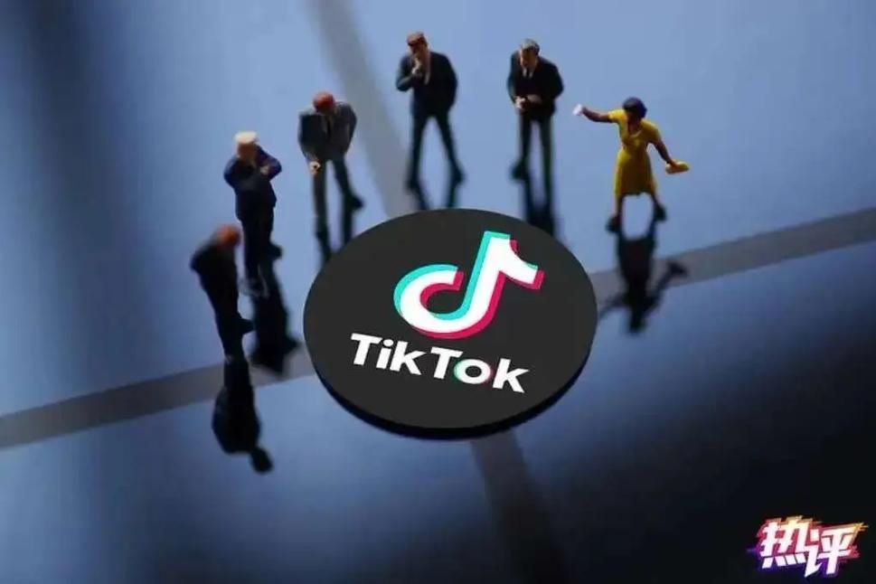 抖音（TikTok）是一个在全球范围内广受欢迎的短视频分享平台。它提供了各种功能和服务，包括直播、小黄车（购物链接）、广告等。抖音的自助平台是为了让商家和创作者能够更方便地推广自己的产品和服务