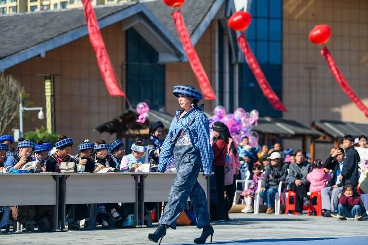  贵州黔西南布依族苗族自治州册亨县最新通告：所有人员静默:贵州省黔西南布依族苗族自治州册亨县
